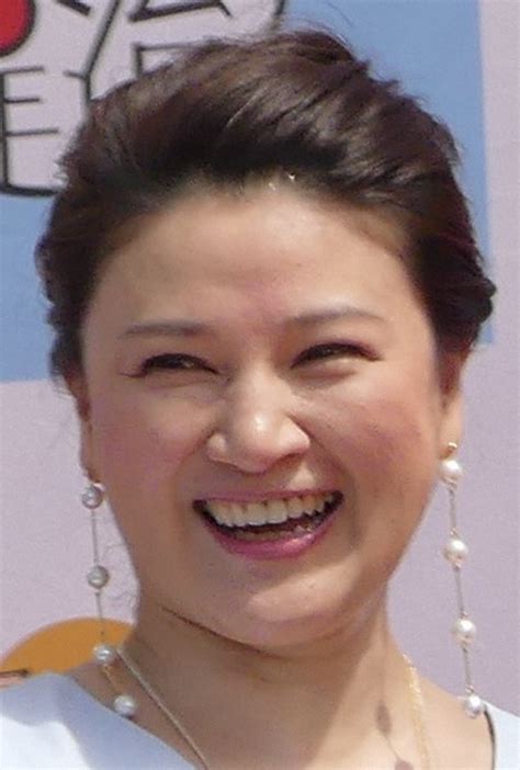 島崎和歌子のセクシー画像57枚！四十路の妖艶なおっぱい谷間と。